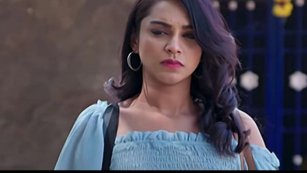 ಜಾಹ್ನವಿಗೆ ಭವಿಷ್ಯ ಹೇಳಿದ ಸ್ವಾಮೀಜಿ ಜಾಹ್ನವಿಗೆ ಭವಿಷ್ಯ ಹೇಳಿದ ಸ್ವಾಮೀಜಿ