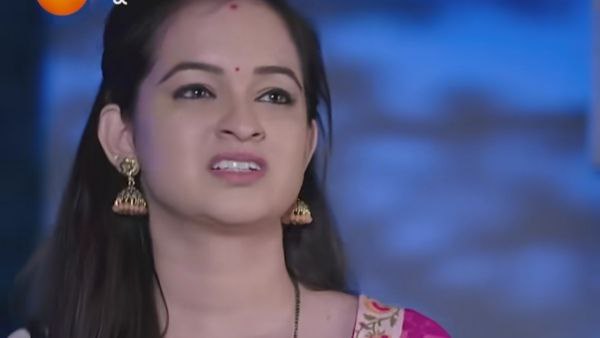 ಪಾನಿಪುರಿ ತಿನ್ನಲು ಬಂದ ಸಂಧ್ಯಾ ಪಾನಿಪುರಿ ತಿನ್ನಲು ಬಂದ ಸಂಧ್ಯಾ