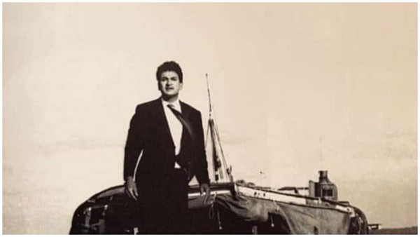 ತಿಂಡಿ ತಿನ್ನುವಾಗ ಬಾಂಡ್ ಐಡಿಯಾ ತಿಂಡಿ ತಿನ್ನುವಾಗ ಬಾಂಡ್ ಐಡಿಯಾ