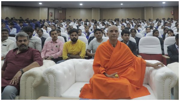 Adi Chunchanagiri Seer Nirmalananda Swamiji Watched Tanuja Movie With Students 