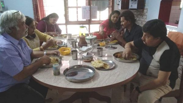 Actor Srinath and team visited Senior actress Leelavathi house 