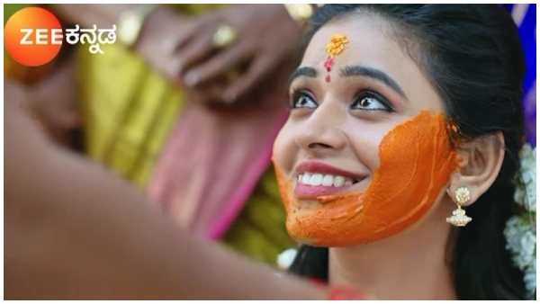 ಪಿಂಕ್ ಸೀರೆಯಲ್ಲಿ ಸಹನಾ ಮಿಂಚಿಂಗ್ 