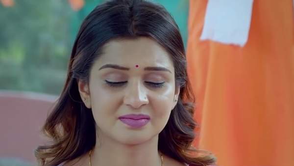 ಚಾರುವನ್ನು ಕೆಟ್ಟ ದೃಷ್ಟಿಯಿಂದ ನೋಡುತ್ತಿರುವ ಬನವಾಸಿ