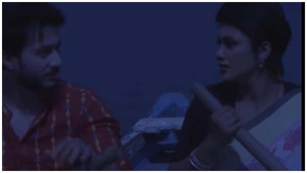 ನದಿಯ ನಡುವಲ್ಲಿ ಸಿಲುಕಿದ ಜೋಡಿ 