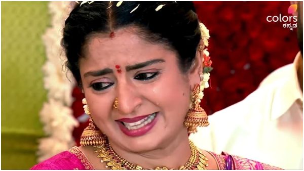 ತಾಯಿಯ ಸ್ಥಾನದಲ್ಲಿದ್ದುಕೊಂಡು ಧಾರೆ ಎರೆದ ಭಾಗ್ಯ ತಾಯಿಯ ಸ್ಥಾನದಲ್ಲಿದ್ದುಕೊಂಡು ಧಾರೆ ಎರೆದ ಭಾಗ್ಯ