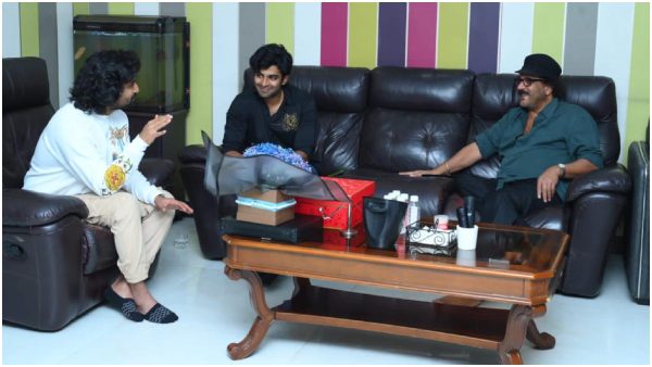 Telugu Actor Nani Met Crazy Star Ravichandran In Bengaluru While Dasara Movie Promotion Telugu Actor Nani Met Crazy Star Ravichandran In Bengaluru While Dasara Movie Promotion