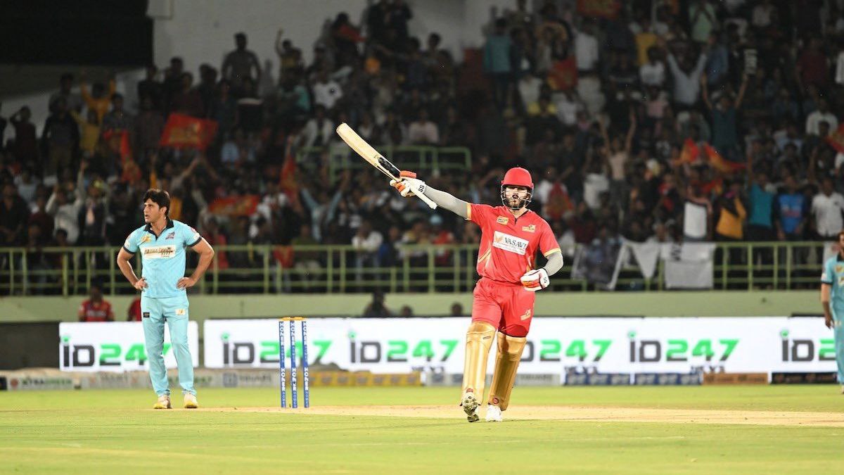 CCL 2023: Telugu Warriors lead by 32 runs against Bhojpuri Dabanggs in final match 1st innings CCL 2023: Telugu Warriors lead by 32 runs against Bhojpuri Dabanggs in final match 1st innings