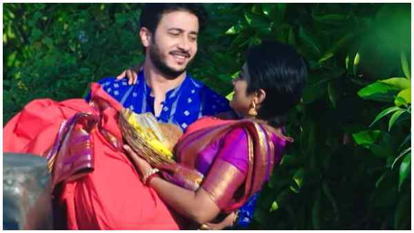 ಸತ್ಯಳನ್ನು ಎತ್ತಿಕೊಂಡು ಬಂದ ಕಾರ್ತಿಕ್ ಸತ್ಯಳನ್ನು ಎತ್ತಿಕೊಂಡು ಬಂದ ಕಾರ್ತಿಕ್