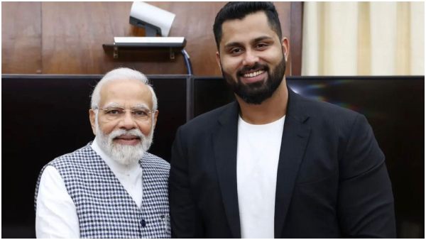 Sumalatha Ambareesh Invites PM Narendra Modi to Abishek Ambareesh Wedding 