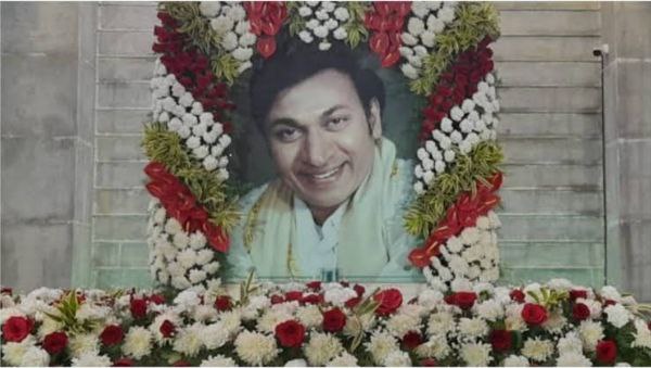 Celebrities and Fans Remembers Dr Rajkumar on his 17th Death Anniversary Celebrities and Fans Remembers Dr Rajkumar on his 17th Death Anniversary