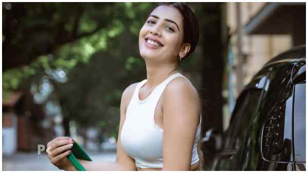 TV Actress Sara Annaiah Traditional and Western outfit photoshoot goes viral 