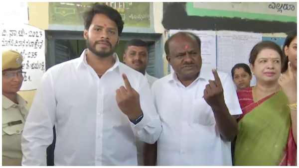 Sandalwood celebrities who cast vote in their in hometown Sandalwood celebrities who cast vote in their in hometown