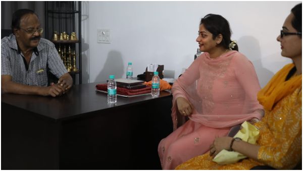 Dimple Queen Rachita Ram prays at Koragajja temple in Mangalore, Kuthar for her movie success