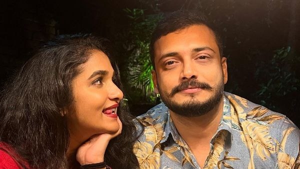 Divya Uruduga and aravind latest photos viarl 