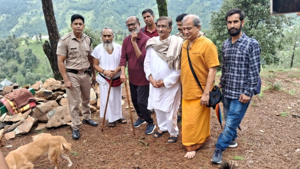 chennai-to-uttarakhand-for-55-days-to-meet-rajinikanth