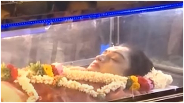 Vijay Raghavendra wife Spandanas last rites, funeral preparation details Vijay Raghavendra wife Spandanas last rites, funeral preparation details