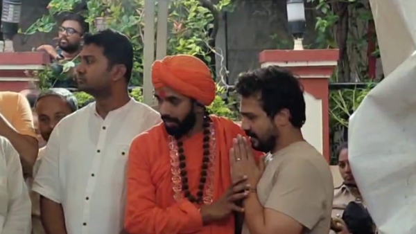 Sandalwood stars, political leaders pay their last respects to Spandana Vijay Raghavendra Sandalwood stars, political leaders pay their last respects to Spandana Vijay Raghavendra