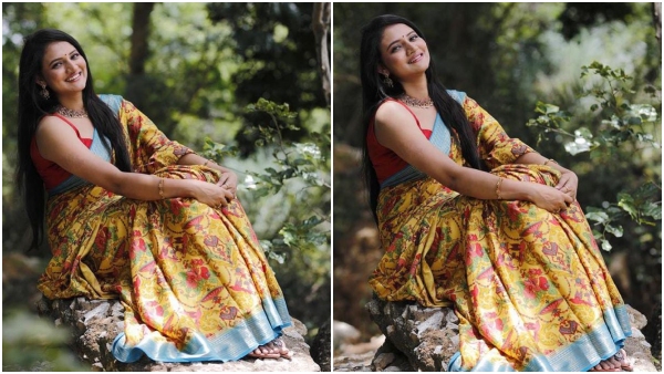 Actress Ranjani Raghavan wearing her mothers Mysore silk saree on Navratri festival