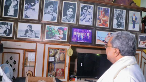 Chief Minister Siddaramaiah visited Senior actress Leelavathi house 