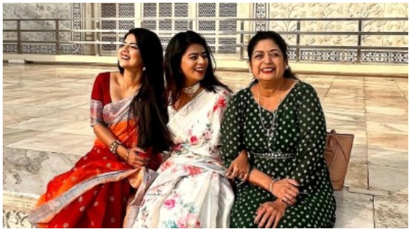 Actress Mansi Joshi visits Taj Mahal for the first time with family Actress Mansi Joshi visits Taj Mahal for the first time with family