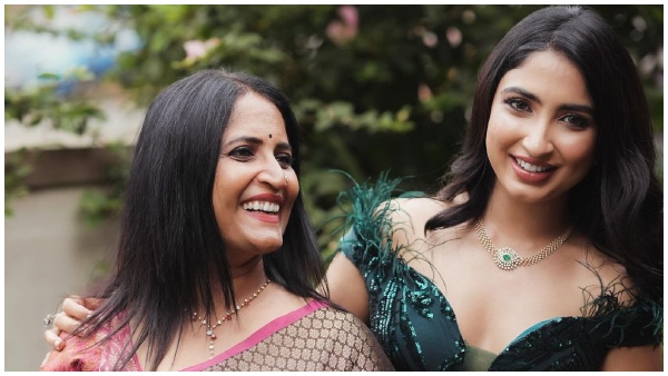 Bigg Boss Fame Saanya Iyer In Fish Cut Gown photos