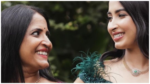 Bigg Boss Fame Saanya Iyer In Fish Cut Gown photos