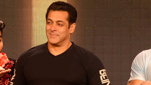 Two people arrested for trying to enter Bollywood actor Salman Khans farmhouse in Panvel Two people arrested for trying to enter Bollywood actor Salman Khans farmhouse in Panvel