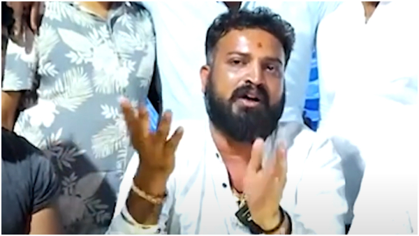 Bigg Boss 10 Varthur Santhosh shed tears saying that his mother is not eating due to the criticism