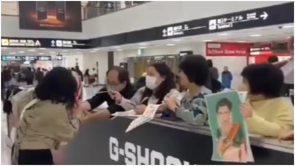 Rashmika Mandanna was warmly welcomed by her fans in Tokyo, Japan Rashmika Mandanna was warmly welcomed by her fans in Tokyo, Japan