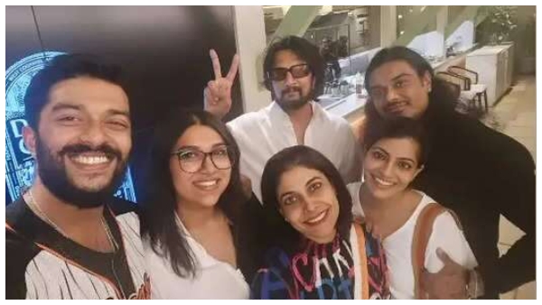 https kannada filmibeat com news kichcha-sudeeps-family-met-varalakshmi-sarath-kumar-and-nikholai-sachdev-081935 html https kannada filmibeat com news kichcha-sudeeps-family-met-varalakshmi-sarath-kumar-and-nikholai-sachdev-081935 html