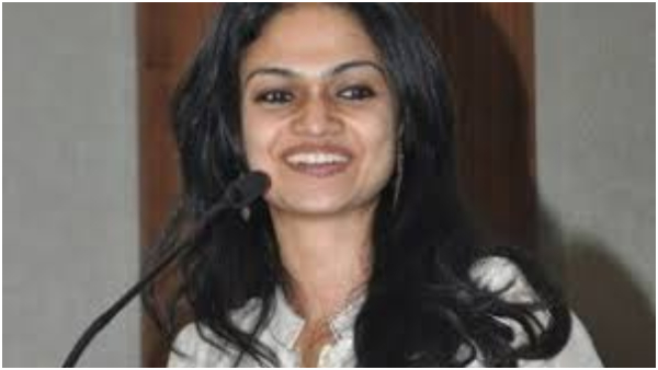 Tamil Singer Suchitra shocking comments on Actor Vijay and Trisha