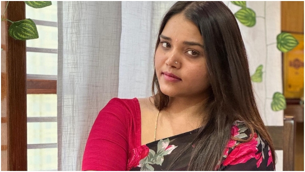 Anchor Divya vasantha booked in extortion case by the bengaluru police