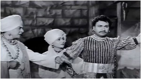 Why did Dr Rajkumar agree to play small role in Kittoor Chennamma film