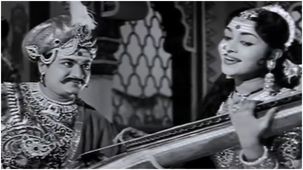 Why did Dr Rajkumar agree to play small role in Kittoor Chennamma film