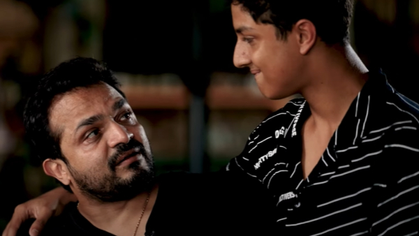 Vijay Raghavendra gets emotional after remembering his wife Spandana on 17th wedding anniversary Vijay Raghavendra gets emotional after remembering his wife Spandana on 17th wedding anniversary