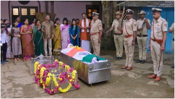 Netizens objection over using national flag in puttakkana makkalu Sneha last rites scene