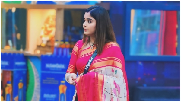 Biggboss season 11 Aishwarya Sindhogi stuns in semi silk saree at house see price