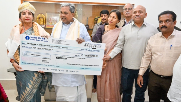 CM Siddaramaiah presented the 16th BIFF Lifetime Achievement Award and cash to actress Shabana Azmi