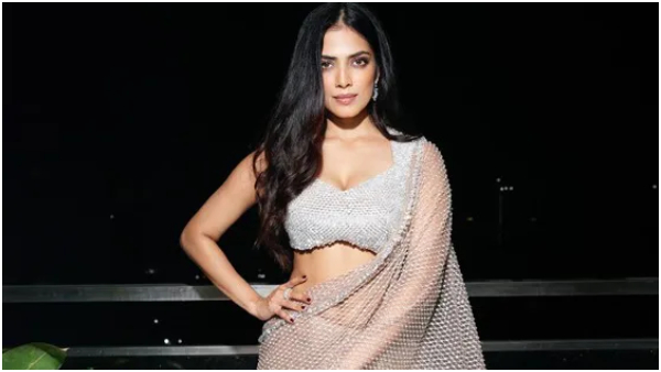 AskMalavika Netizen dirty question to actress Malavika Mohanan in twitter chat