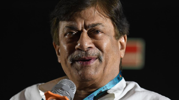 What was Padmabhushan Anantnag doing in Mumbai before entering the film industry