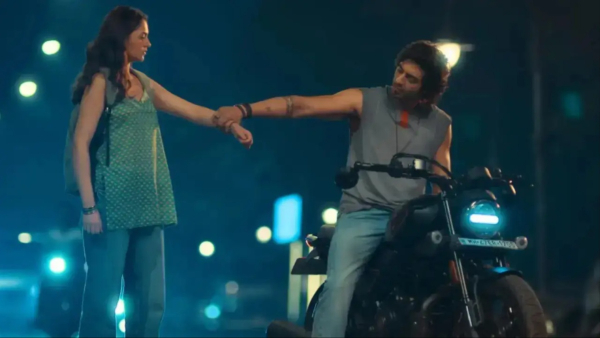 Saiyaara Soars Past 250 Crore Ahaan Panday amp amp Aneet Padda s Blockbuster Rewrites Box Office History