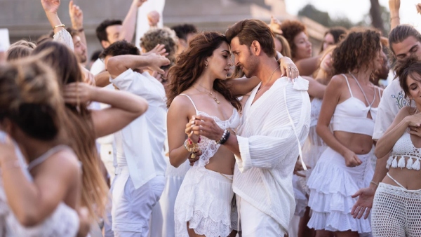 Hrithik Roshan - Kiara Advani s War 2 first Song Aavan Jaavan Out now Hrithik Roshan - Kiara Advani s War 2 first Song Aavan Jaavan Out now