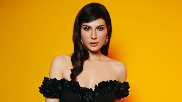 Bigg Boss 19 s Biggest Shock Elnaaz Norouzi Rejects Massive 6 Crore Deal Bigg Boss 19 s Biggest Shock Elnaaz Norouzi Rejects Massive 6 Crore Deal