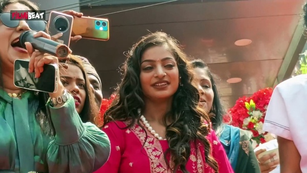 From Mahakumbh to the Silver Screen Viral Sensation Monalisa to Debut in Malayalam Cinema From Mahakumbh to the Silver Screen Viral Sensation Monalisa to Debut in Malayalam Cinema