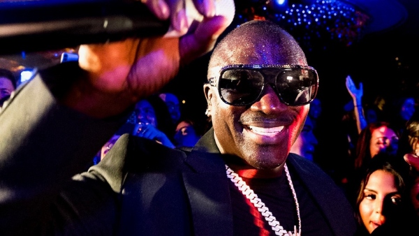 Iconic Singer Akon s Wife Tomeka Pulls the Plug on Nearly 3-Decade Marriage