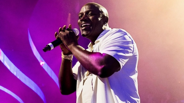 Iconic Singer Akon s Wife Tomeka Pulls the Plug on Nearly 3-Decade Marriage