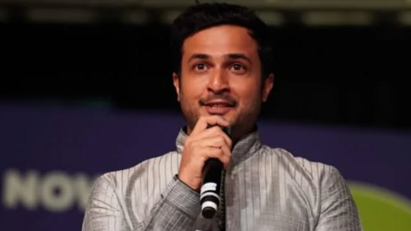 Badekkila Pradeep Opens Up About His Journey as the Iconic Narrator Voice of Bigg Boss Kannada Badekkila Pradeep Opens Up About His Journey as the Iconic Narrator Voice of Bigg Boss Kannada