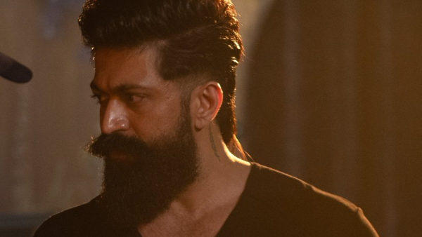 Rocking Star Yash Covers Face Amid Toxic Shoot Dual Role Rumors Surface