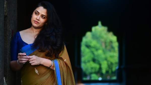 From My Neck Down to My Buttocks Viral Blue Saree Girija Oak s Chilling Local Train Assault From My Neck Down to My Buttocks Viral Blue Saree Girija Oak s Chilling Local Train Assault