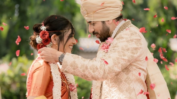 from-on-screen-siblings-to-real-life-soulmates-akshata-apte-swanand-ketkar-tie-the-knot from-on-screen-siblings-to-real-life-soulmates-akshata-apte-swanand-ketkar-tie-the-knot